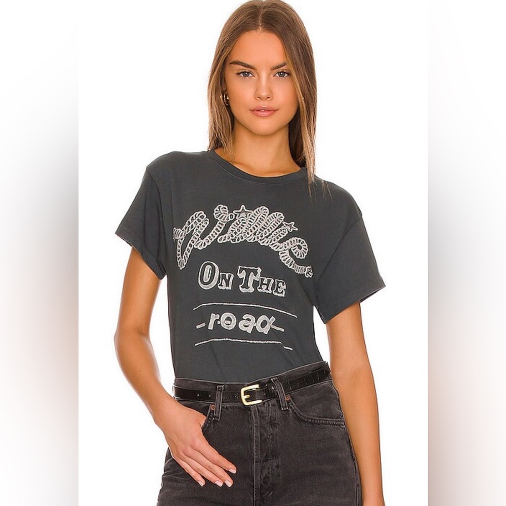 Daydreamer Medium Willie Nelson Top. 🖤⚡️